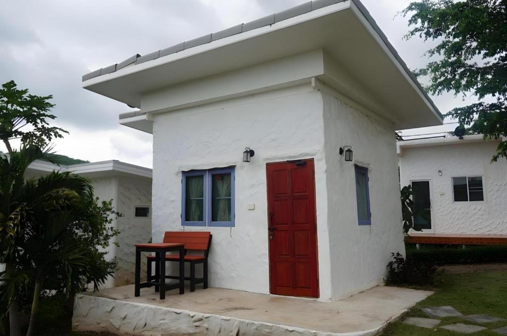 White Rock Resort Pakchong Bagian luar foto